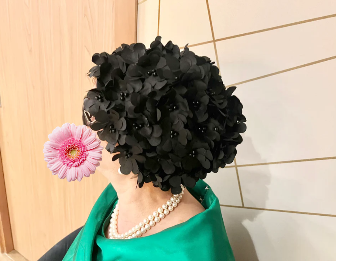PRE-ORDER NEW: Beautiful black flower hat!