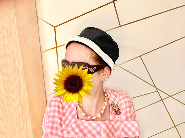 PRÉCOMMANDE NOUVEAU : Bonnet doux en velours noir avec grand noeud latéral ! 