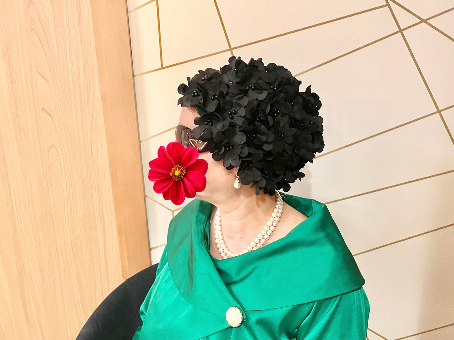PRÉCOMMANDE NOUVEAU : Magnifique chapeau à fleurs noires !