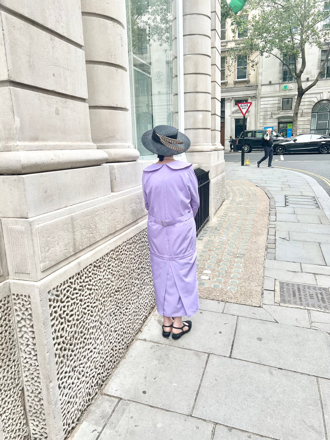 Oh so cute lilac bow pencil dress!